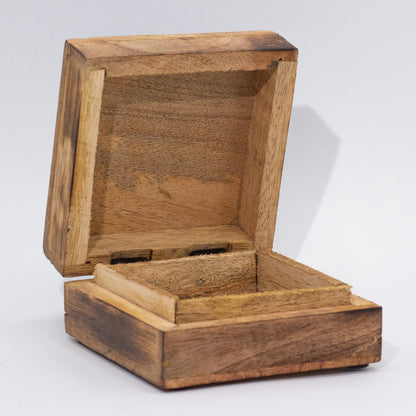 Hop Hare Big Enameled Square Box - Lion & Snakes